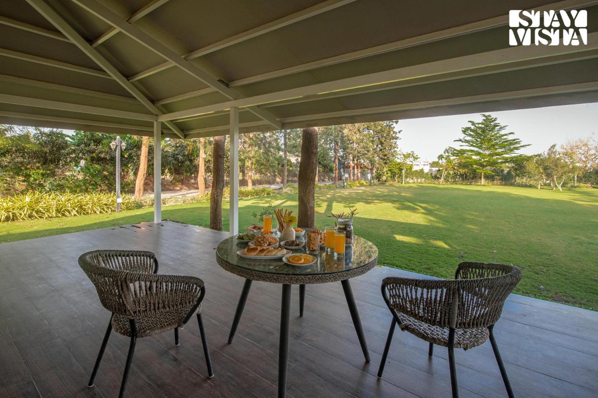 Stayvista'S Silver Grove - Serene Haven With Expansive Lawn & Terrace Nashik Eksteriør billede