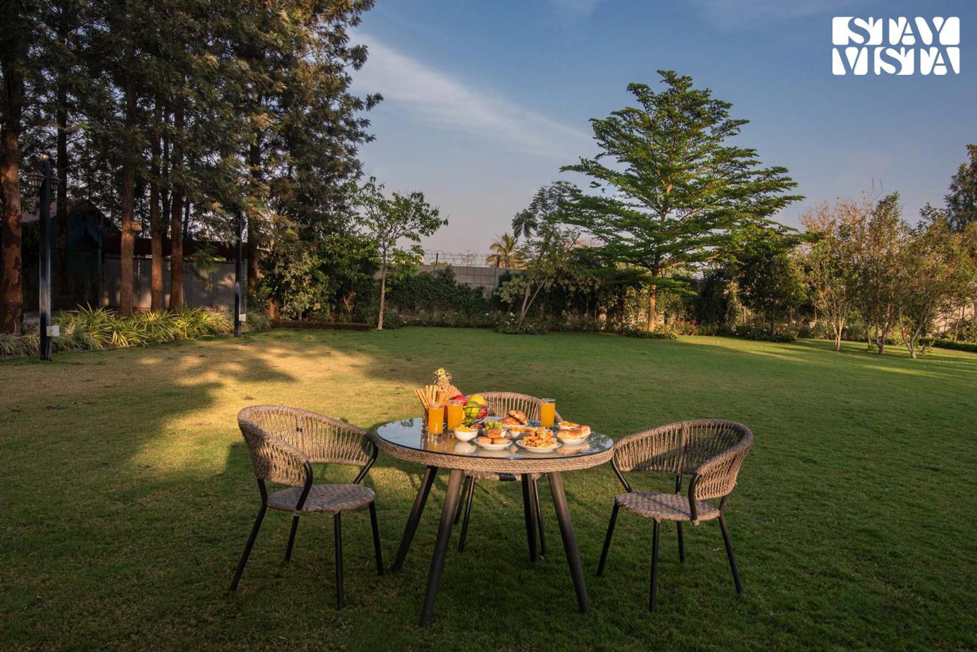 Stayvista'S Silver Grove - Serene Haven With Expansive Lawn & Terrace Nashik Eksteriør billede