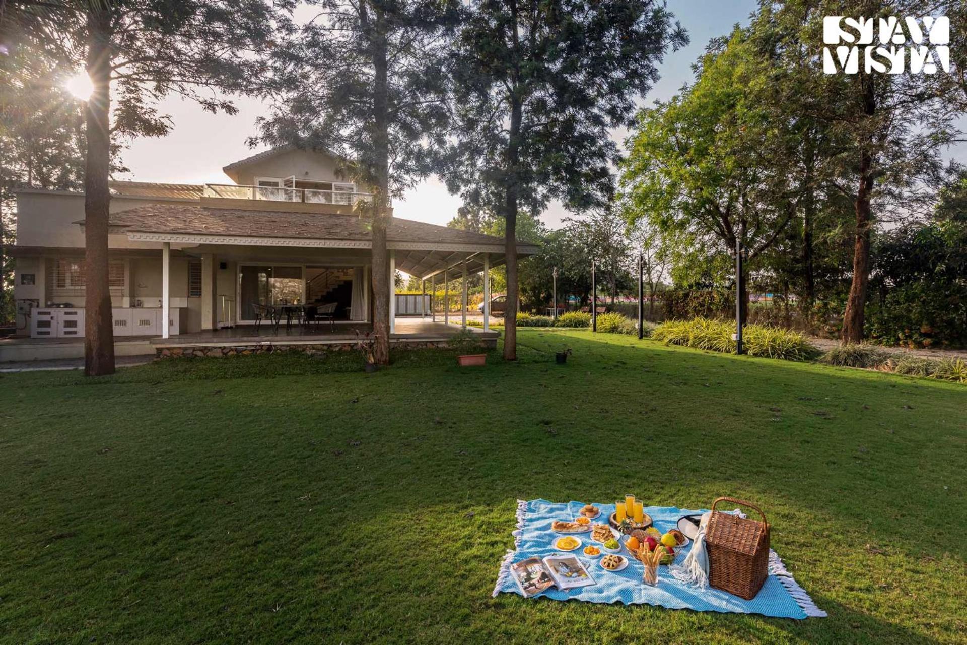Stayvista'S Silver Grove - Serene Haven With Expansive Lawn & Terrace Nashik Eksteriør billede